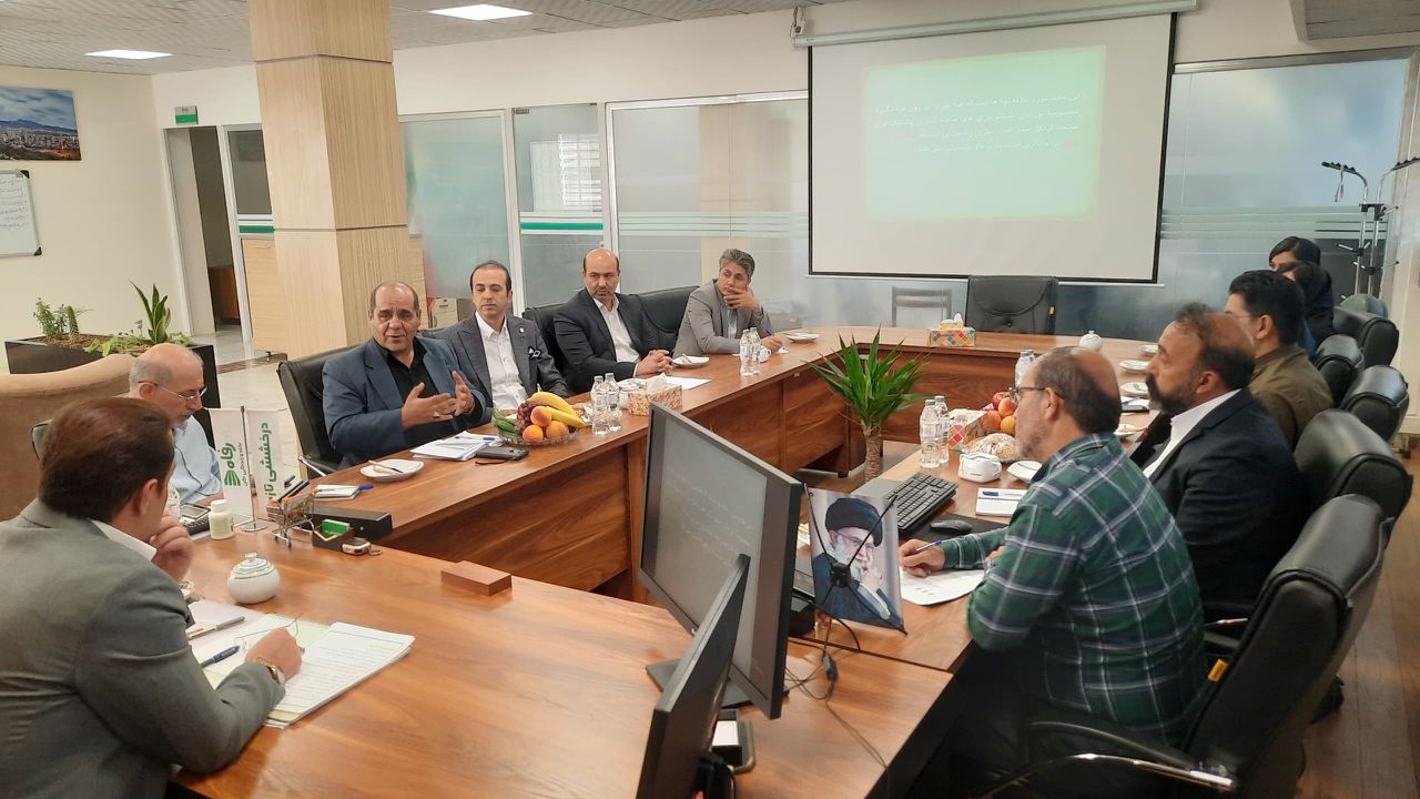 انعقاد تفاهم‌نامه کاهش مصرف پلاستیک در فروشگاه‌های بزرگ تبریز به امضا رسید.