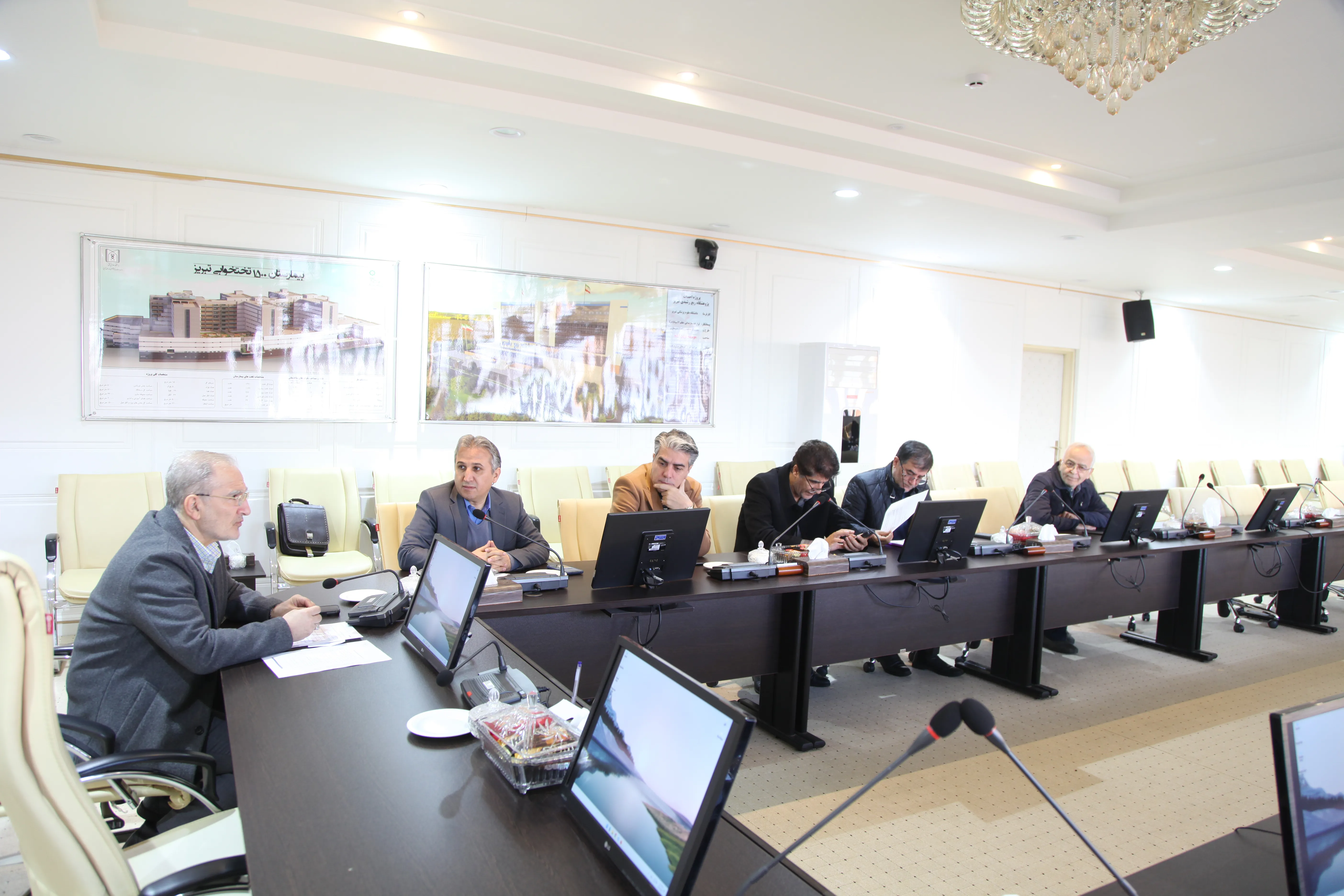 تاکید کمیته مدیریت سبز دانشگاه بر ضرورت بهینه‌سازی مصرف انرژی، آب و کاغذ در واحدهای مختلف