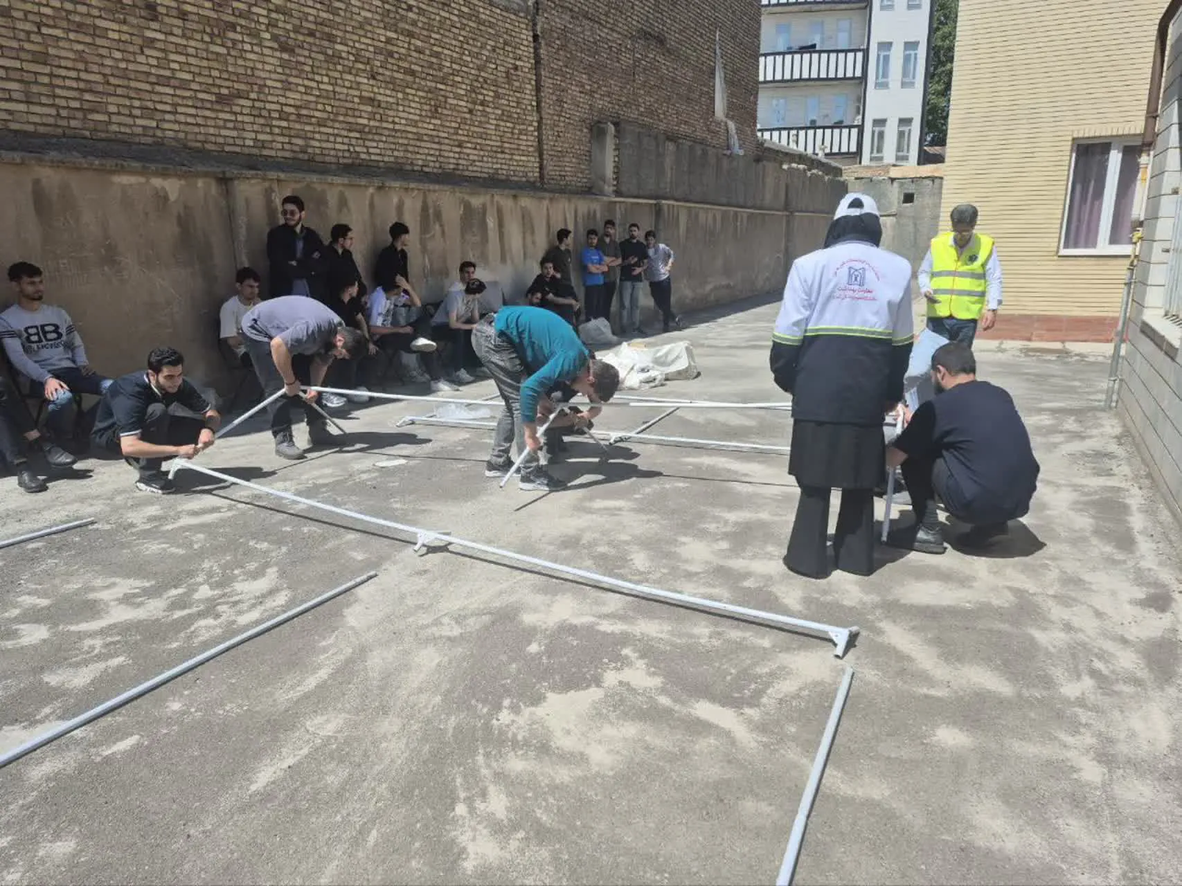 برگزاری کارگاه آموزشی عملی برپایی چادر اضطراری برای جوانان داوطلب در مرند