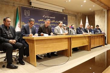  طی جلسه ای با حضور وزیر بهداشت، درمان و آموزش پزشکی، معاونین ومدیران وزارت متبوع، گزارش بازدیدهای روز اول سفر وزیربهداشت وهیأت همراه به شهرستان های استان آذربایجان شرقی مورد بررسی قرار گرفت.