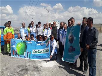 در دومین روز از هفته سلامت، پاکسازی نمادین محور مواصلاتی خسروشاه، ایلخچی از پسماندهای پلاستیکی انجام شد.