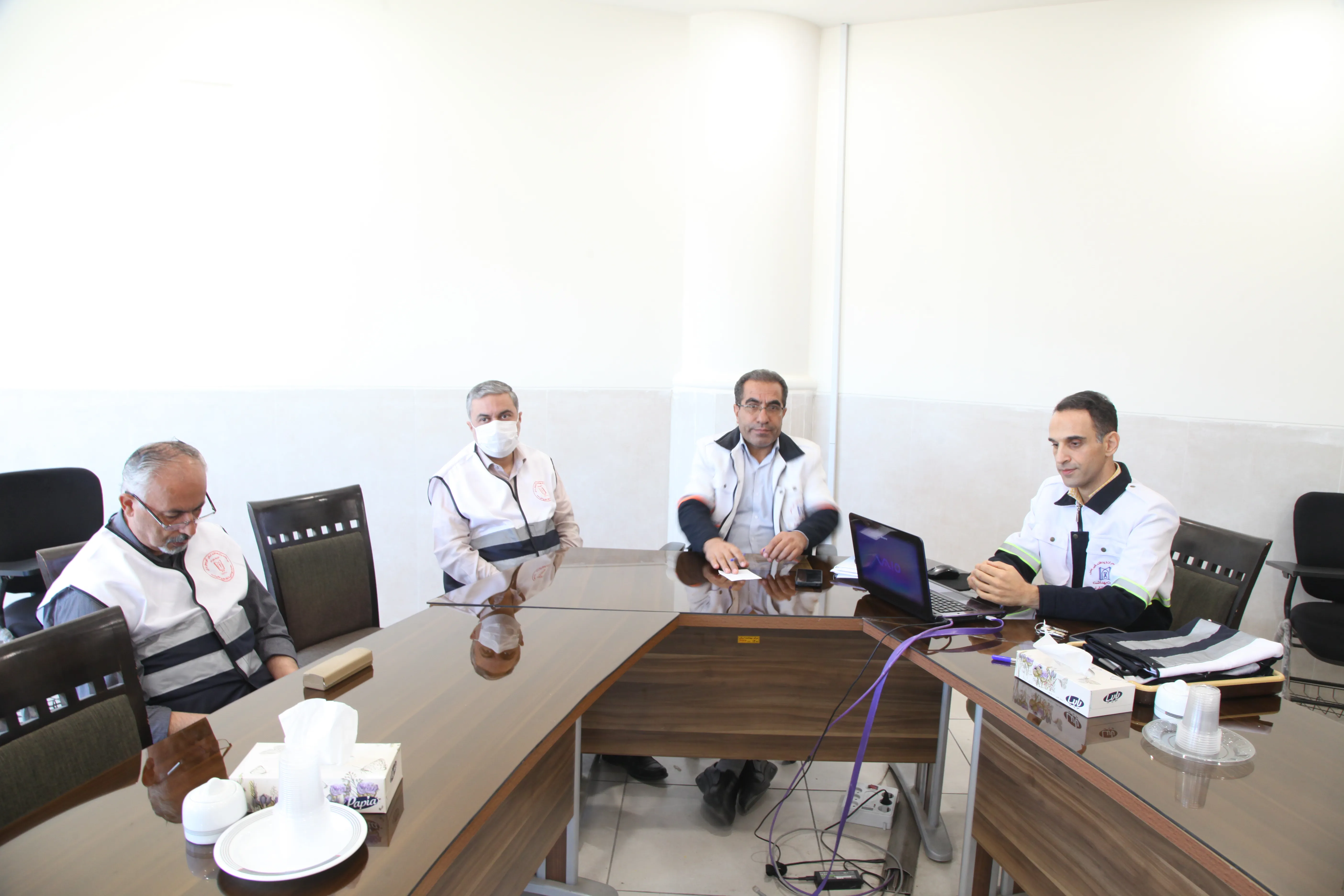 مانور دورمیزی با موضوع «مسمومیت دانش‌آموزان با عامل ناشناخته» در معاونت بهداشت برگزار شد.